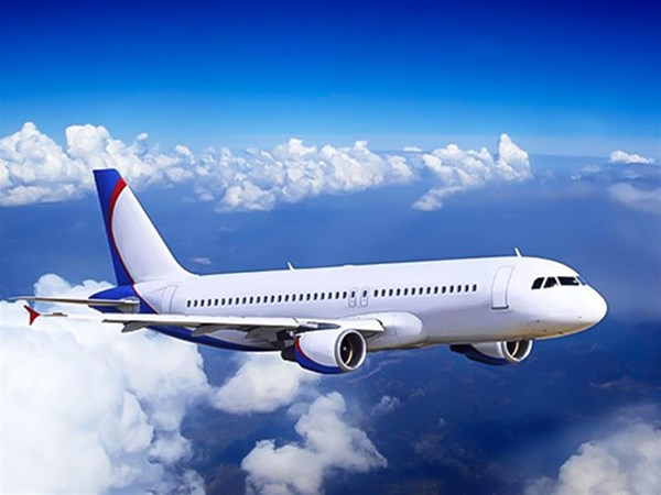 What are the advantages of air transportation and the charging standards?