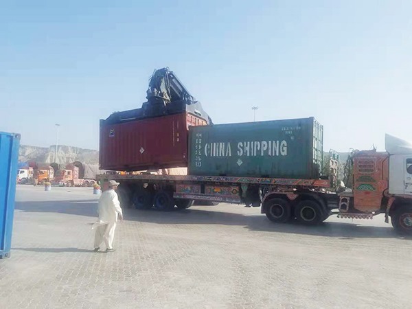 Overseas customs clearance and unloading